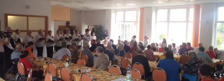 Oktober- mesiac úcty k starším - PA070009